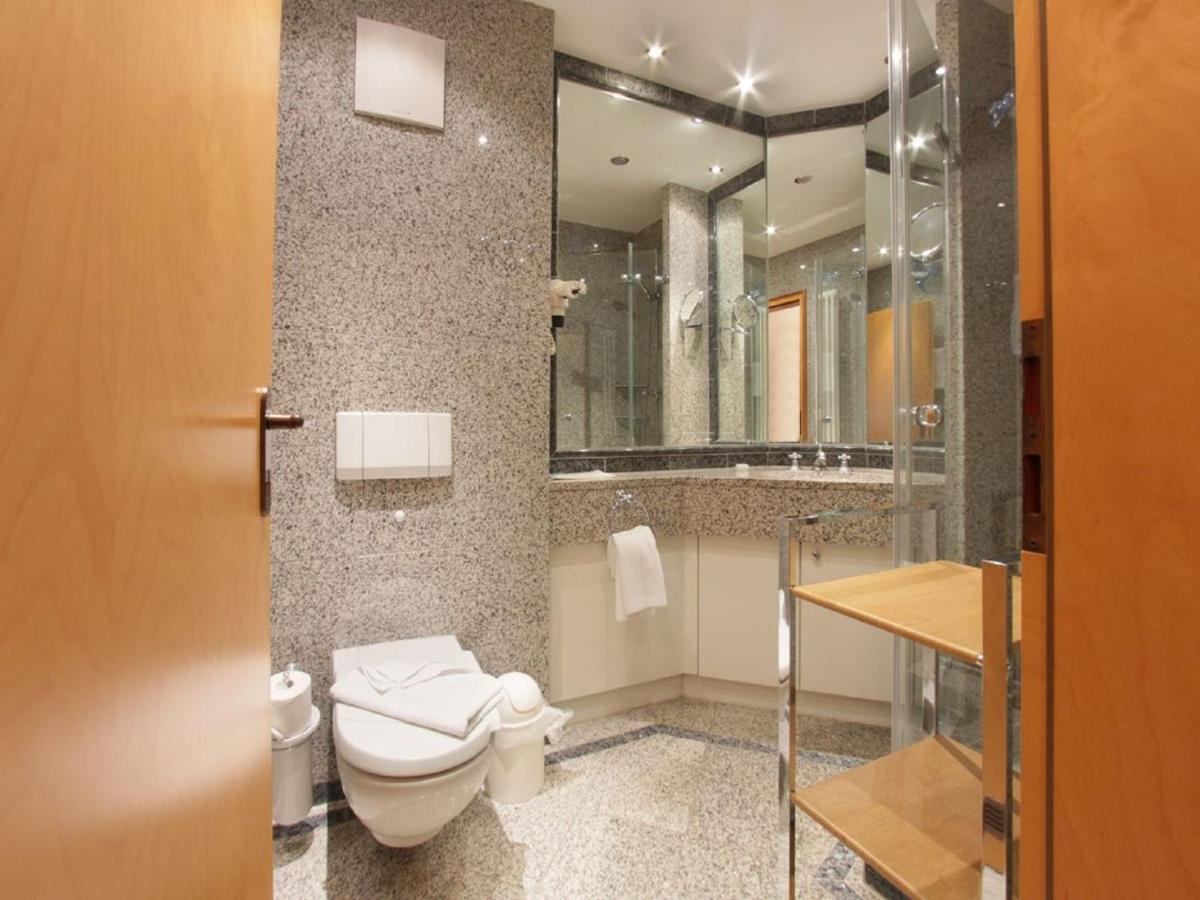 Komfortplus Mit 1 Schlafzimmer Und Balkon Im Dachgeschoss 060 Apartment
